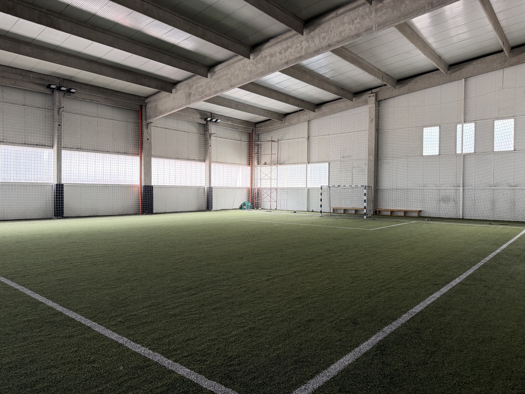 Sportska sala sa umjetnom travom